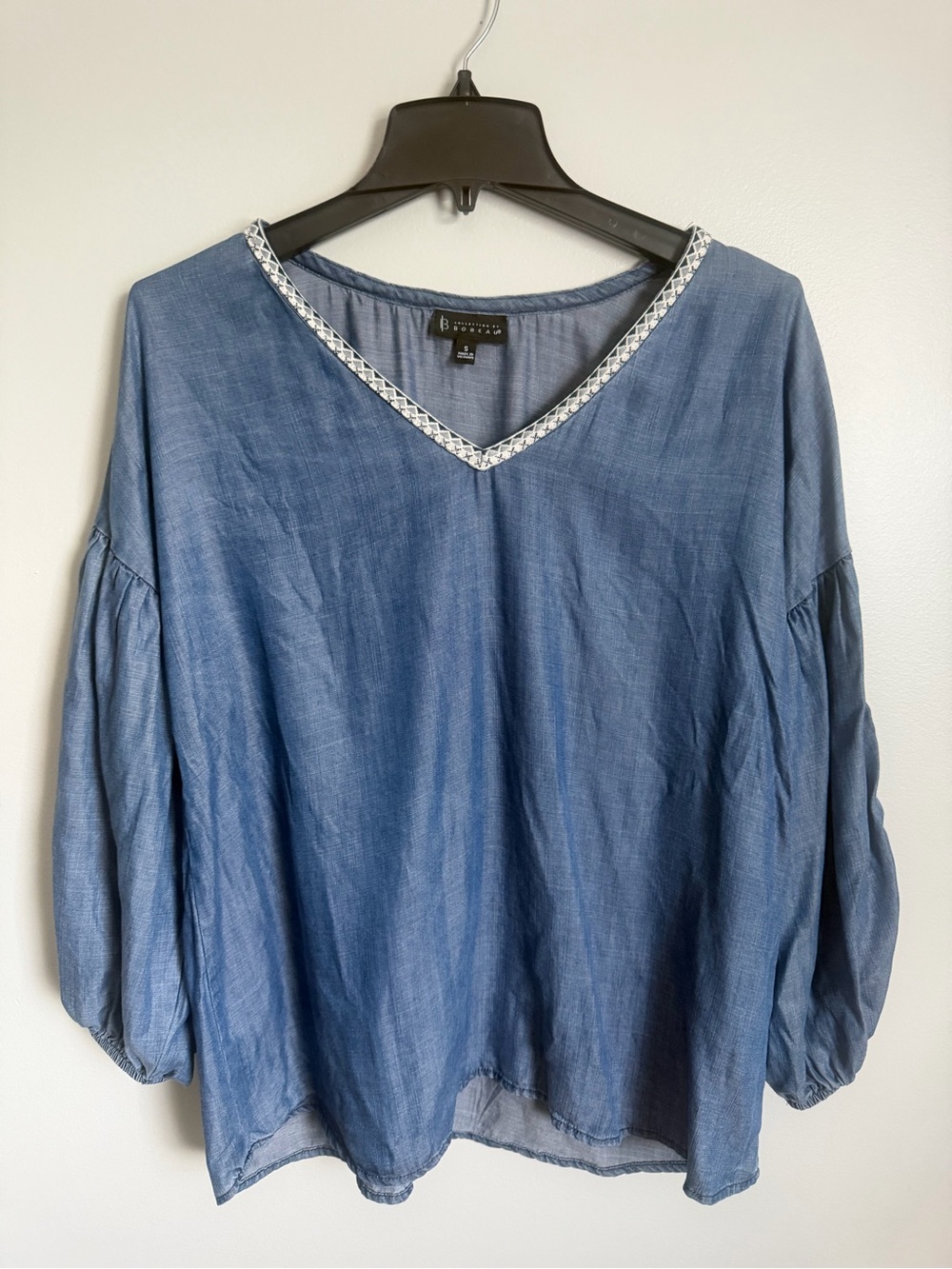 Bobeau Chambray Blue floral Embroidered V-Neck Peasant Boho Blouse size S